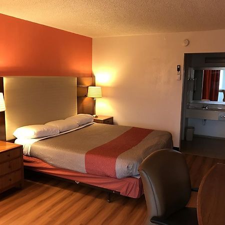 Regency Inn And Conference Center Clinton Экстерьер фото