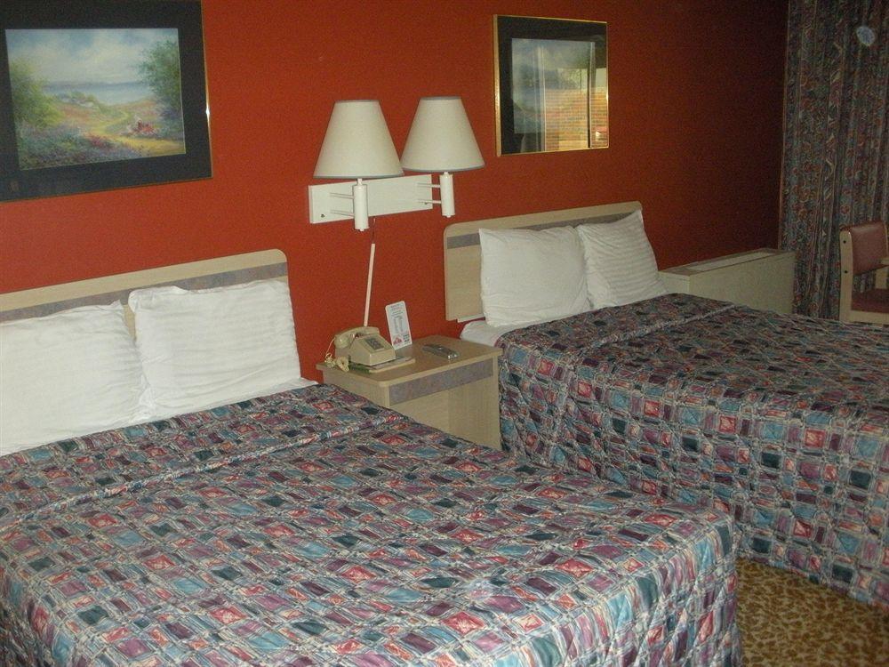 Regency Inn And Conference Center Clinton Экстерьер фото