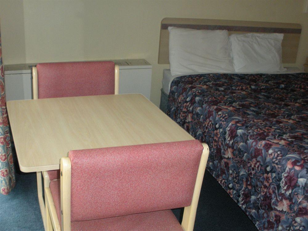 Regency Inn And Conference Center Clinton Экстерьер фото