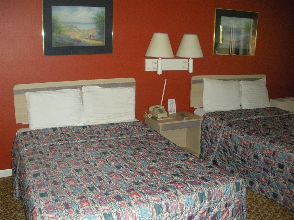 Regency Inn And Conference Center Clinton Экстерьер фото