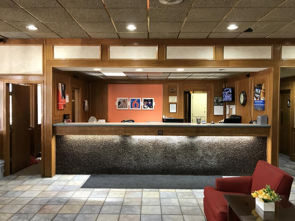 Regency Inn And Conference Center Clinton Экстерьер фото