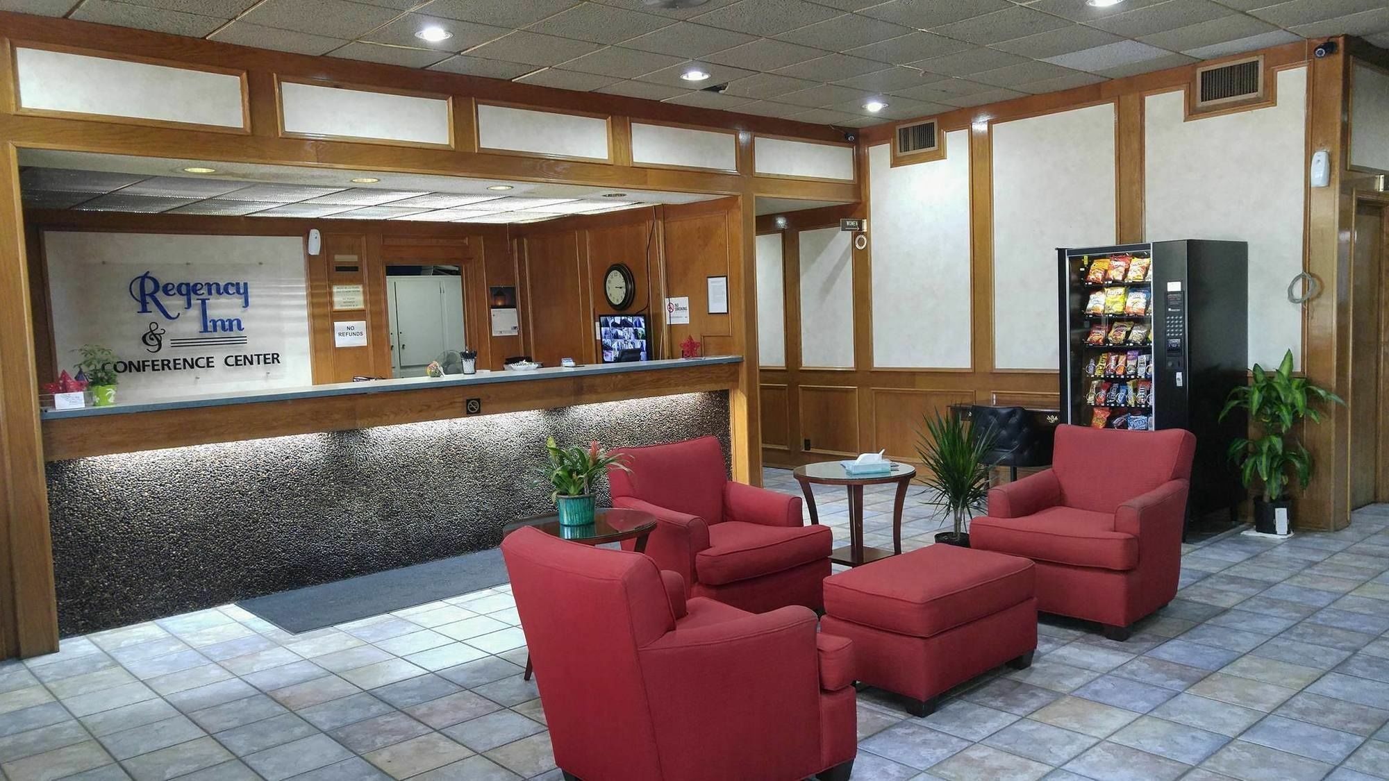 Regency Inn And Conference Center Clinton Экстерьер фото